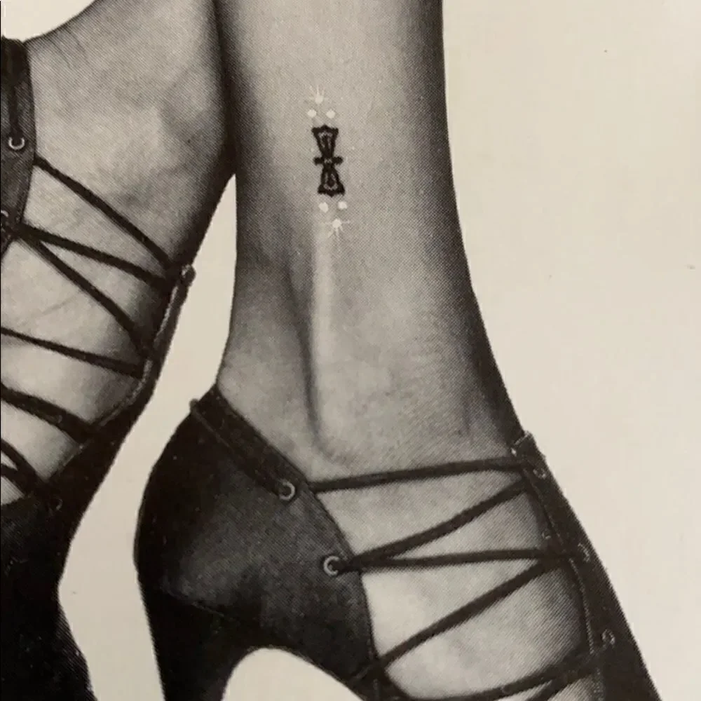 Round The Clock Pantyhose With Diamonds Applique